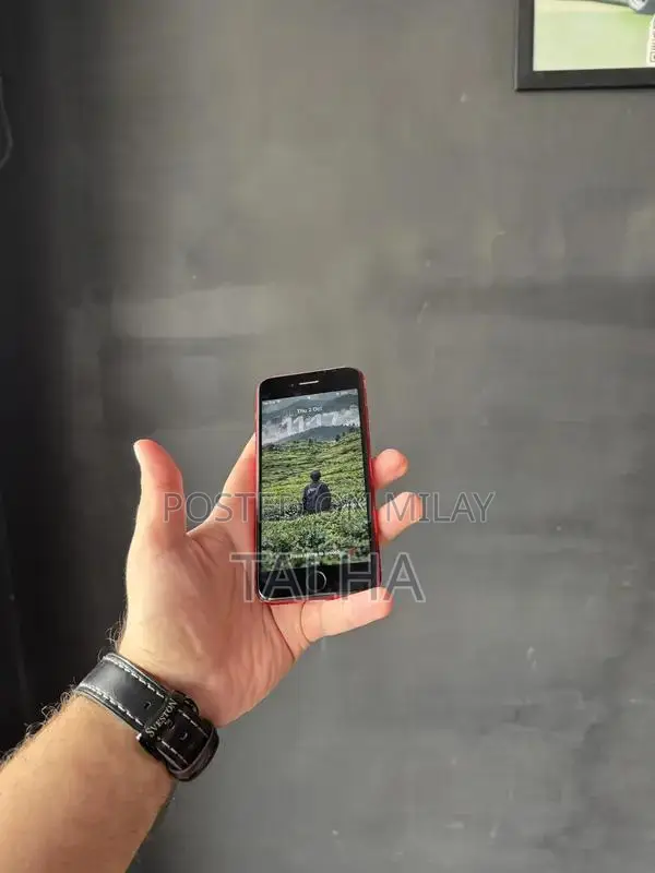 iPhone SE 2020 Smartphone with Excellent Condition