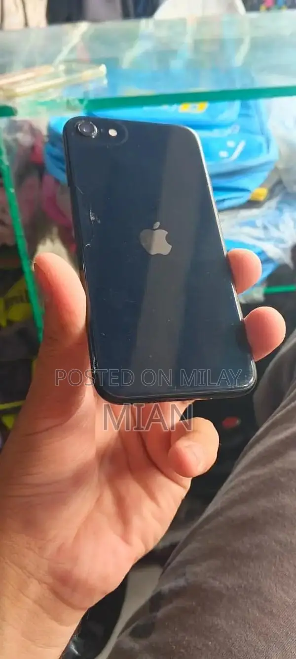 Apple iPhone SE 2022 Smartphone with Excellent Condition
