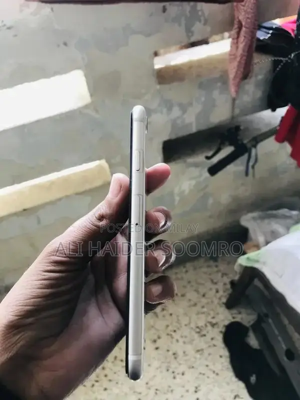 Apple iPhone SE 2022 64GB Sealed Smartphone