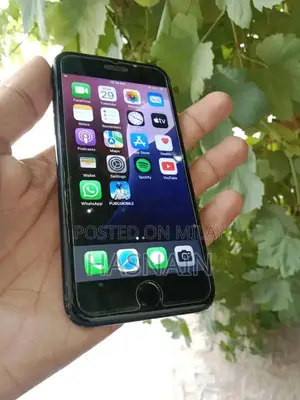 Apple iPhone SE 3 (2022) 64GB Smartphone