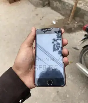 iPhone SE 2020 64GB Smartphone - Good Condition