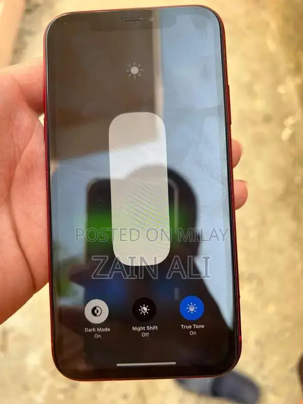 Refurbished iPhone XR Smartphone with Good Battery