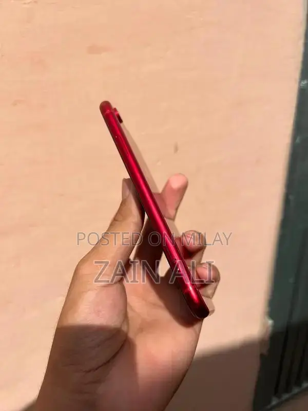 Refurbished iPhone XR Smartphone with Good Battery