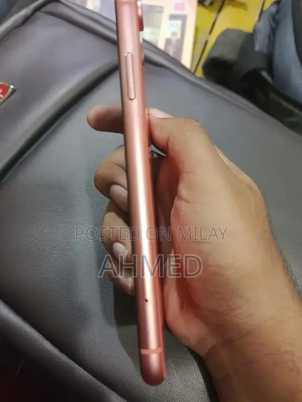 Apple iPhone XR 64GB Smartphone with Minor Screen Line