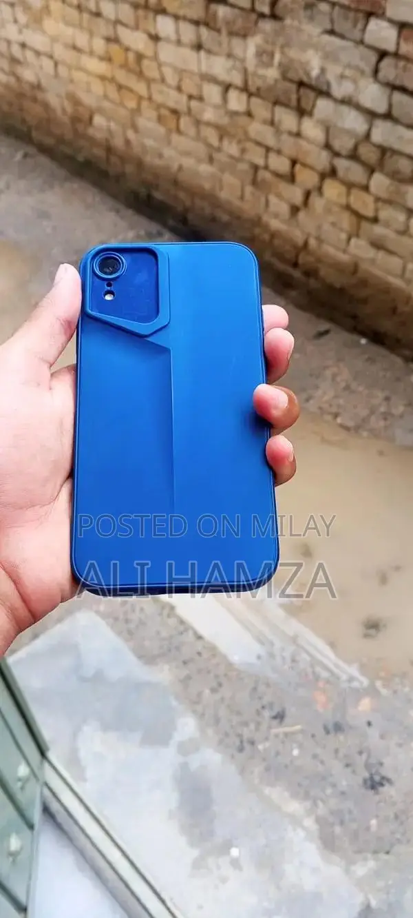 Apple iPhone XR 128GB Smartphone - Excellent Condition