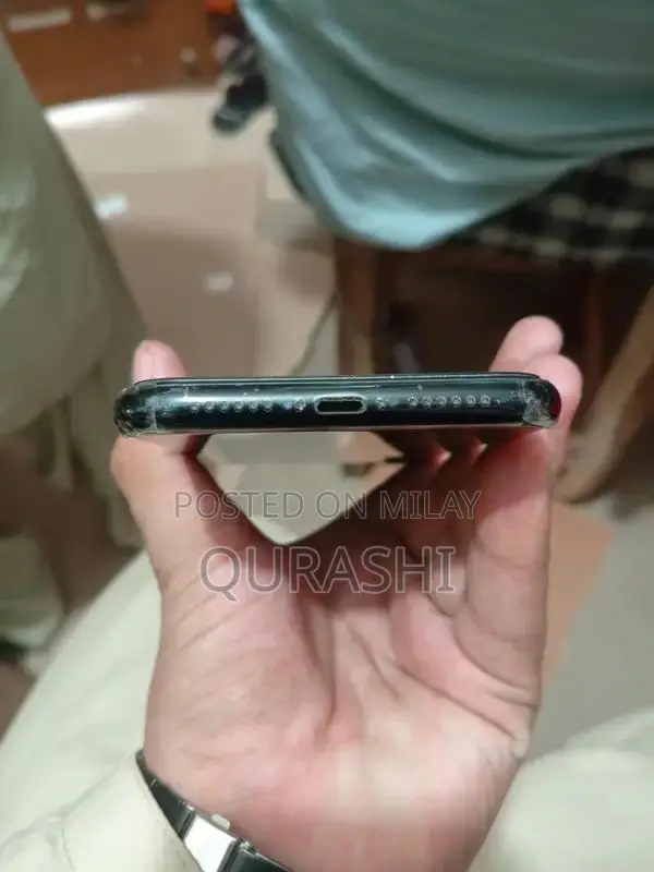 Apple iPhone XR 128GB Smartphone with Advanced Features