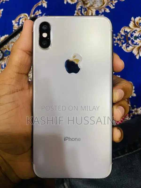 Apple iPhone Xs 64GB Unlocked Smartphone