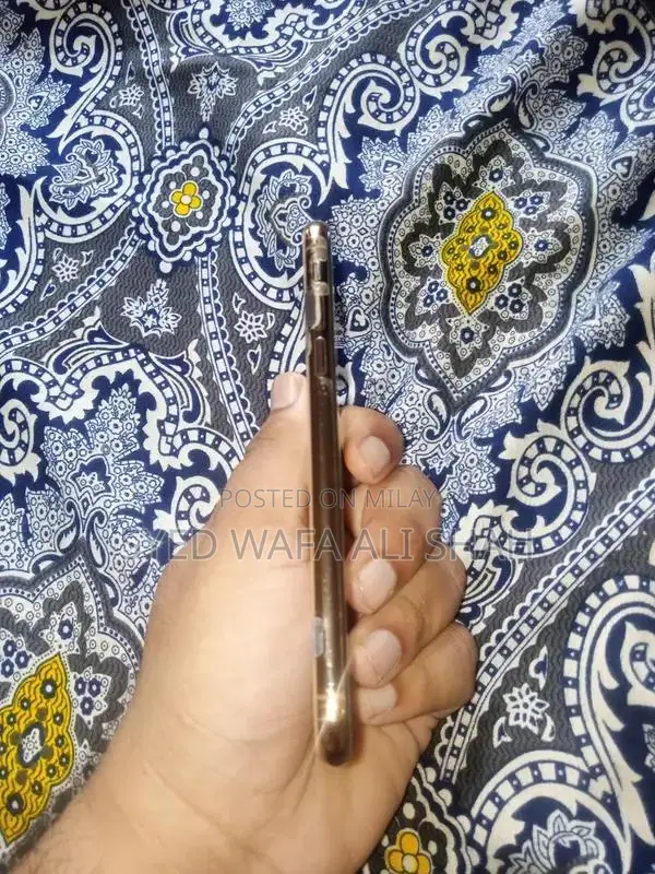 Apple iPhone XS Golden 256GB Unlocked Smartphone