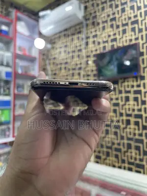 Apple iPhone XS 64GB Gold Smartphone