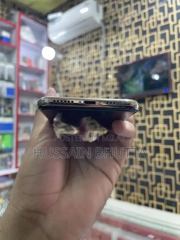 Apple iPhone XS 64GB Gold Smartphone