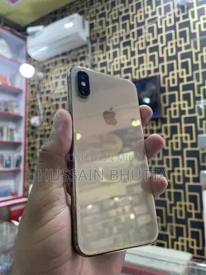 Apple iPhone XS 64GB Gold Smartphone