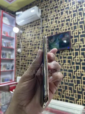 Apple iPhone XS 64GB Gold Smartphone