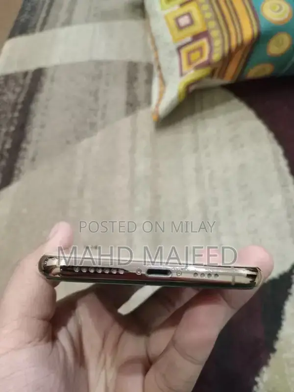 Apple iPhone XS Max 64GB Smartphone - Golden Color