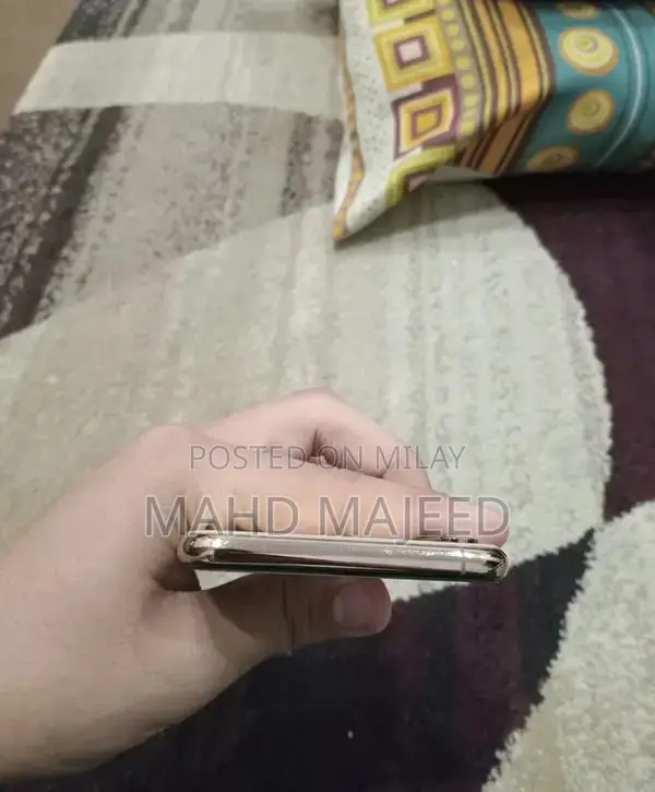 Apple iPhone XS Max 64GB Smartphone - Golden Color