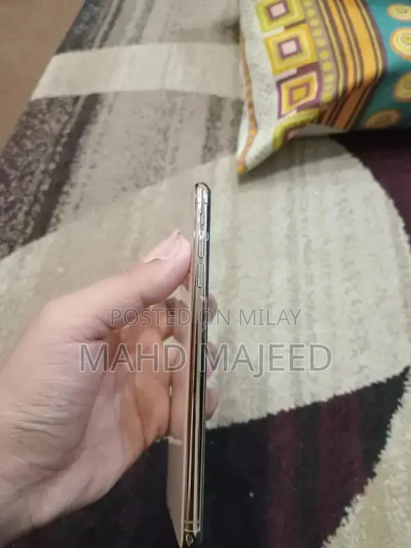 Apple iPhone XS Max 64GB Smartphone - Golden Color