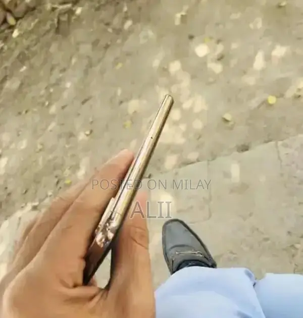 Gold iPhone XS Dual SIM 64GB Smartphone