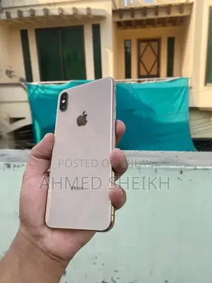 Apple iPhone XS Max Unlocked Smartphone with eSIM