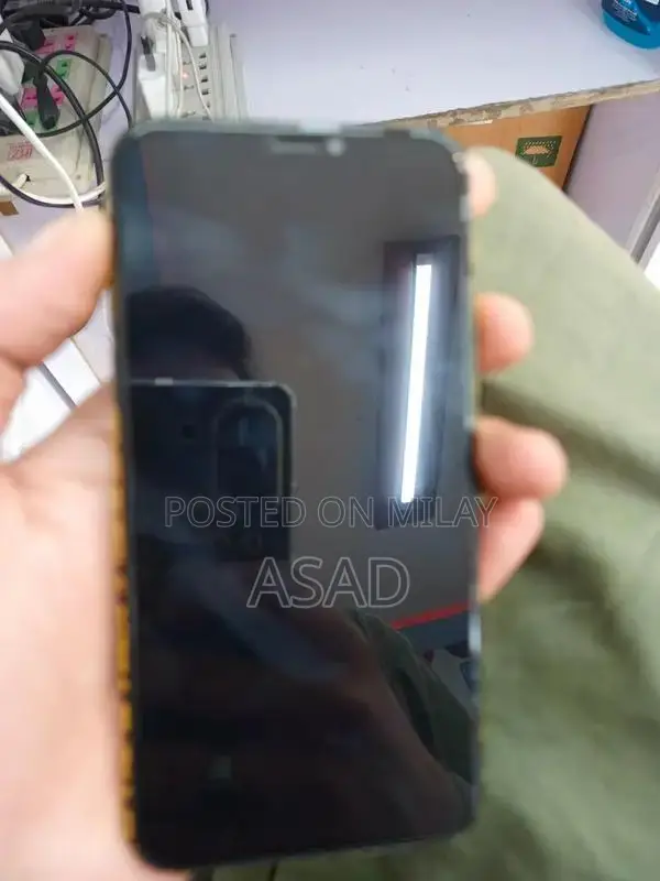 Apple iPhone XS 64GB Smartphone