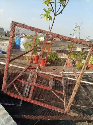 Sturdy Iron Poultry Cage for Chickens - Durable Farm and Backyard Hen