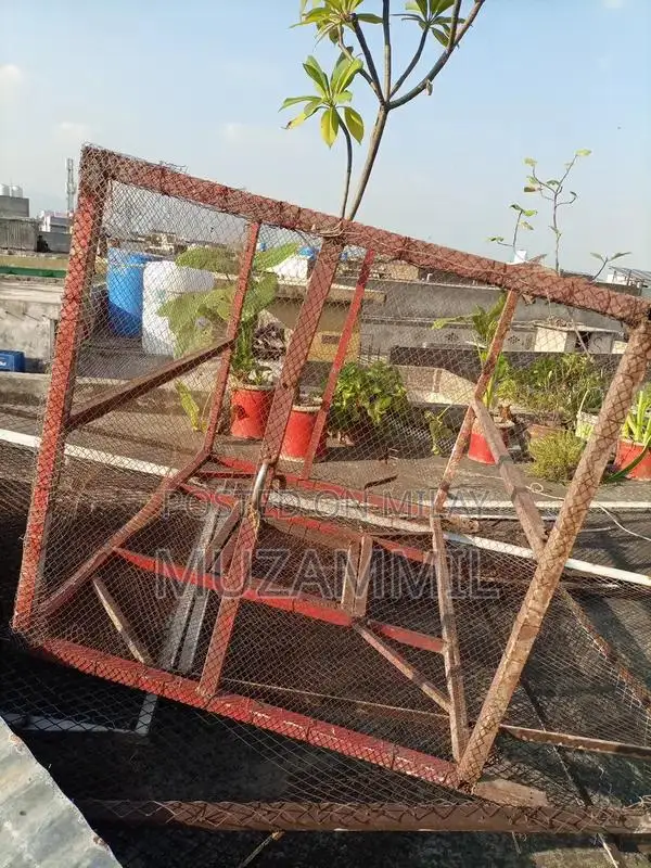 Sturdy Iron Poultry Cage for Chickens - Durable Farm and Backyard Hen