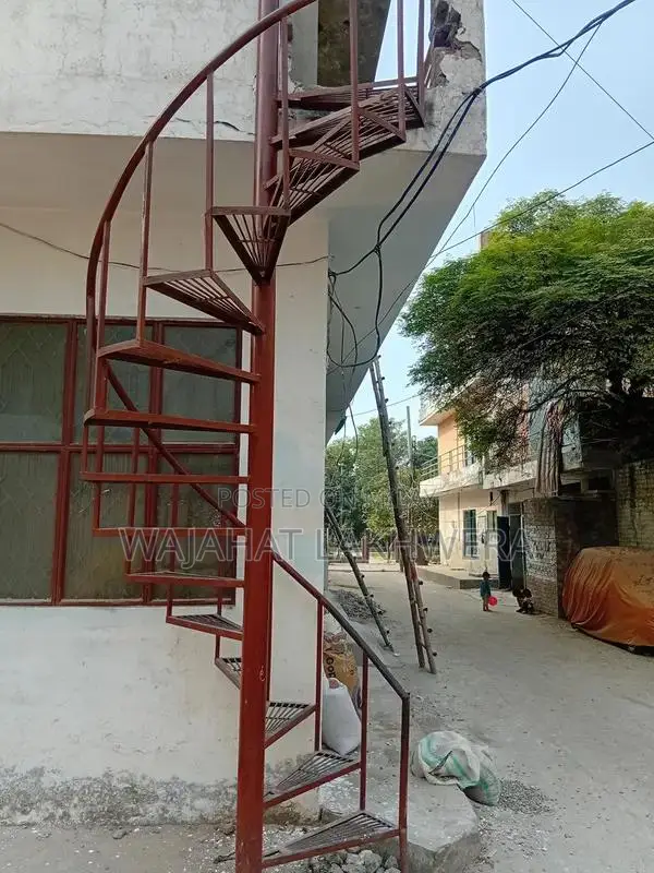 Iron Staircase with 16 Steps