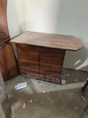 Photo - Iron Lamination Stand - Sturdy Metal Display Piece