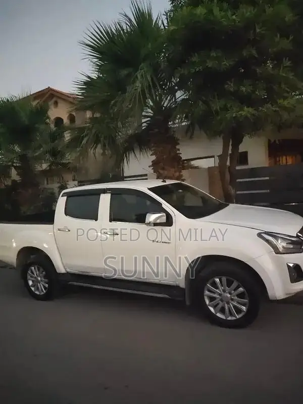 2022 Isuzu D-max V-cross 4x4 Pickup Truck