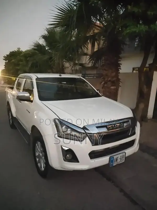2022 Isuzu D-max V-cross 4x4 Pickup Truck