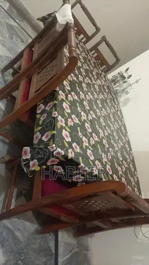 Photo - Wooden Dining Table with 6 Chairs - Excellent Condition