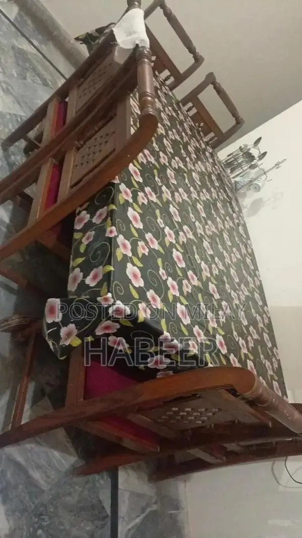 Wooden Dining Table with 6 Chairs - Excellent Condition