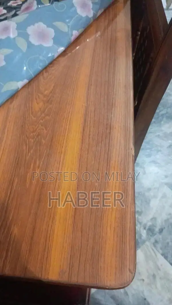 Wooden Dining Table with 6 Chairs - Excellent Condition