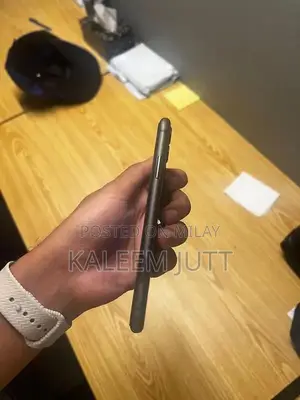 Apple iPhone 11 Smartphone - Excellent Condition