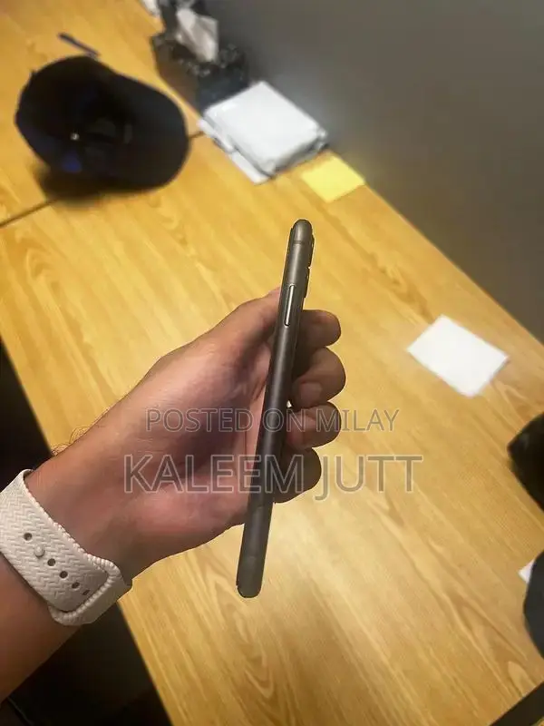 Apple iPhone 11 Smartphone - Excellent Condition