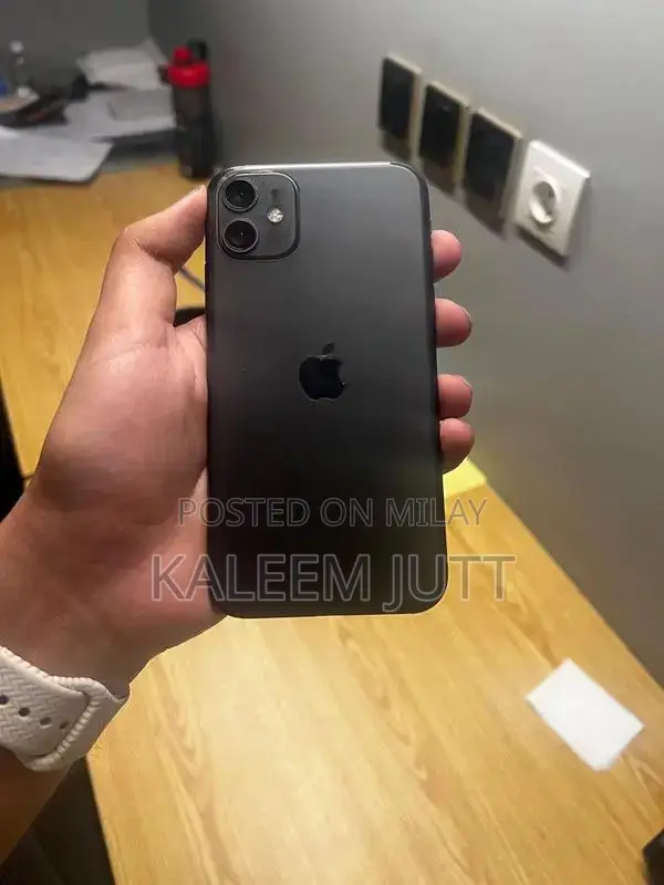 Apple iPhone 11 Smartphone - Excellent Condition
