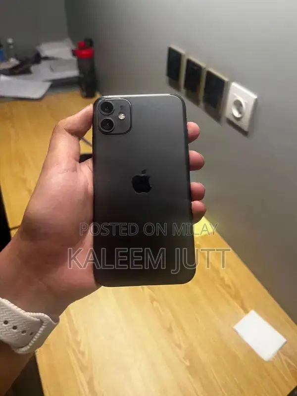 Apple iPhone 11 Smartphone - Excellent Condition