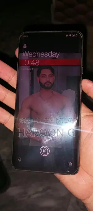 Compact Mobile Device with Advanced Connectivity Features