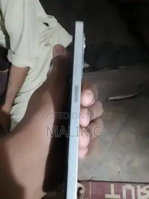 Mobile Device with Multiple Connectivity Options