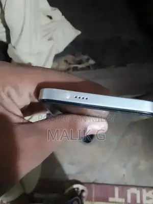 Mobile Device with Multiple Connectivity Options