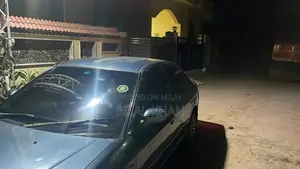 Photo - Honda Civic 2003-2004 Sedan Low Mileage Original Condition