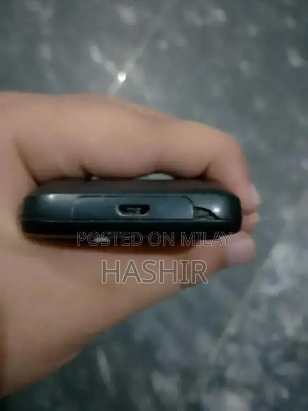 Compact Reliable Secondary Mobile Phone with Clear Display