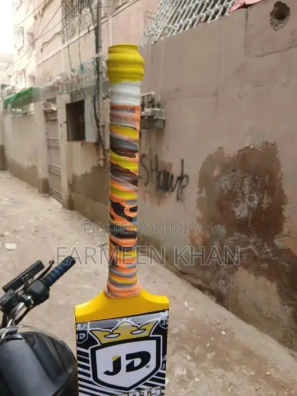 Lightweight Coconut Cricket Bat with Large Edges