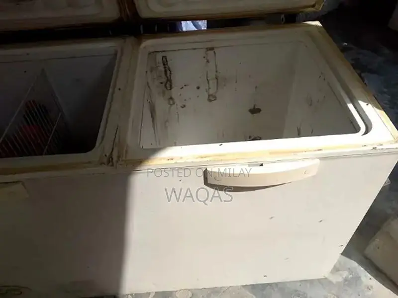 Compact Air Compressor with Versatile Features