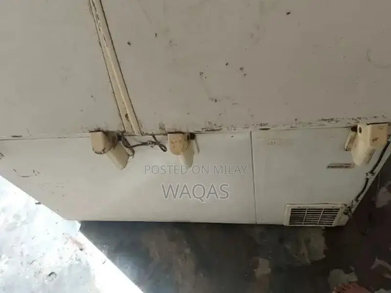 Compact Air Compressor with Versatile Features