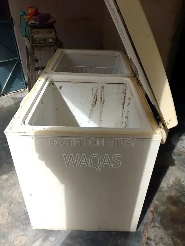 Compact Air Compressor with Versatile Features