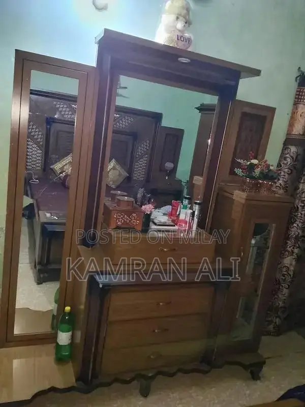 6-Piece Bedroom Furniture Set - Gently Used