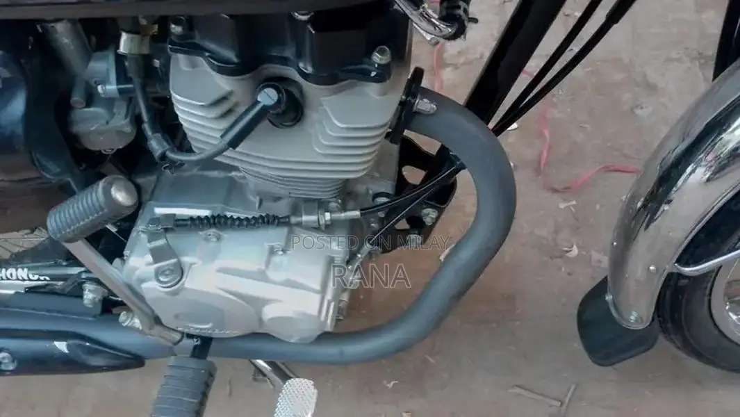 Honda 125 Motorcycle in Showroom Condition