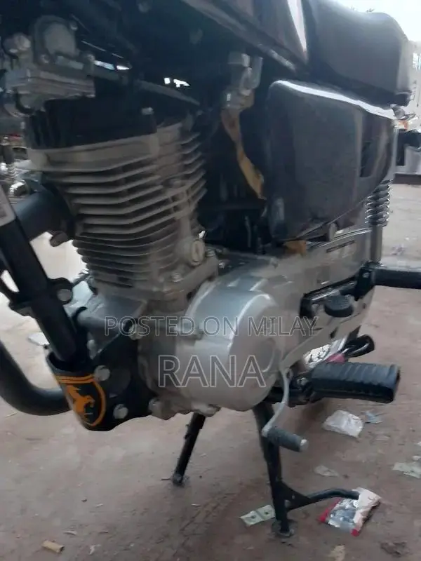 Honda 125 Motorcycle in Showroom Condition