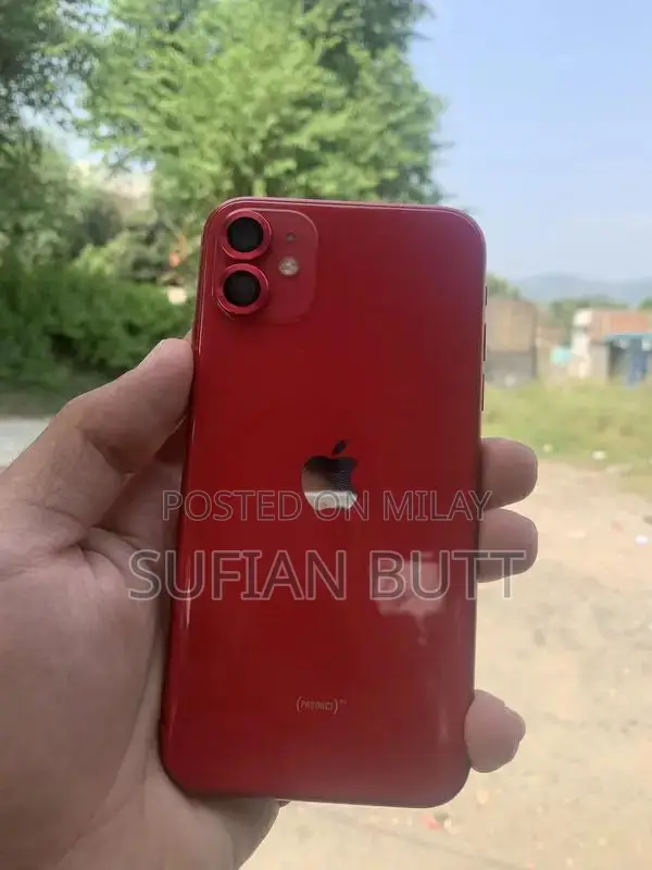 Smartphone with Minimal Wear, Original Packaging Intact