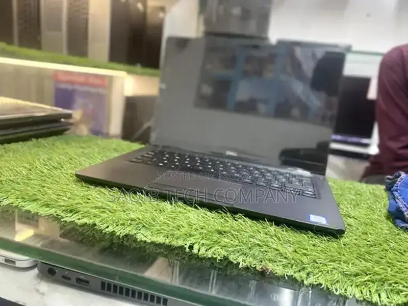 HP Latitude 5300 Business Laptop - 13.3" Intel Core i5 Ultraportable