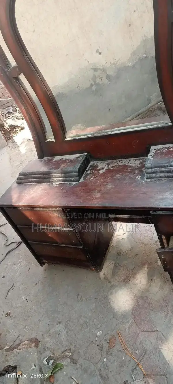Elegant Wooden Dressing Table for Bedroom